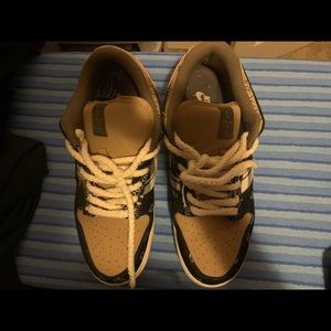 Doesn’t come with box only wear 3 times